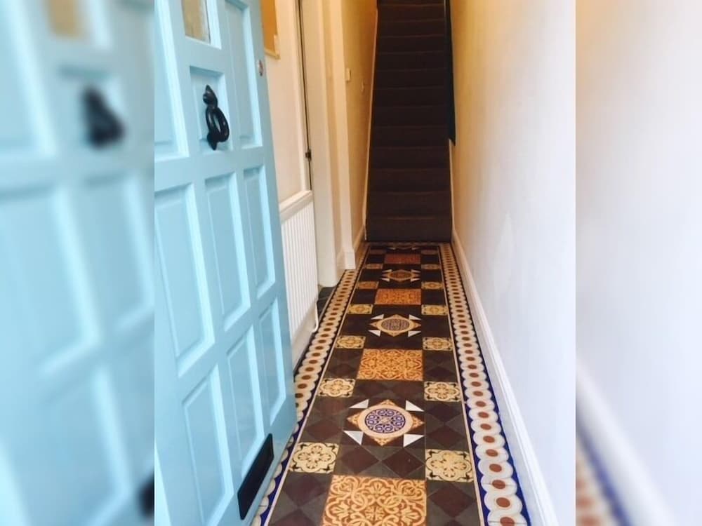 Stoke-on-trent Vacations - Town House  Balliol St - Property Image 3