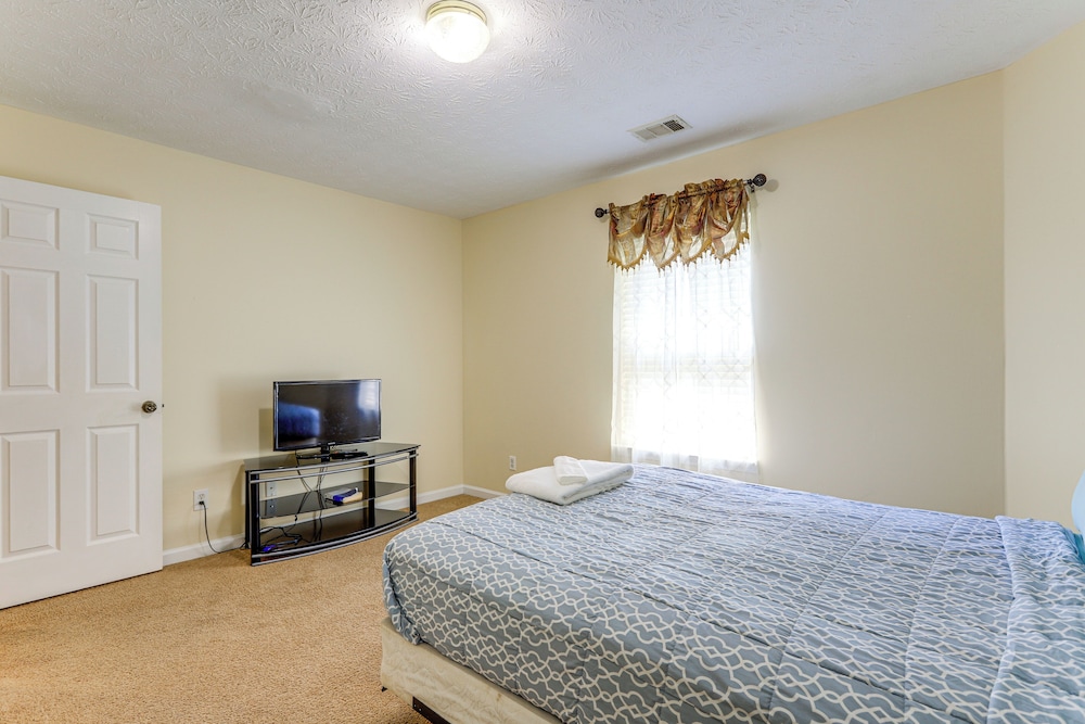 Pet-friendly Home w/ Pool Access in Snellville!