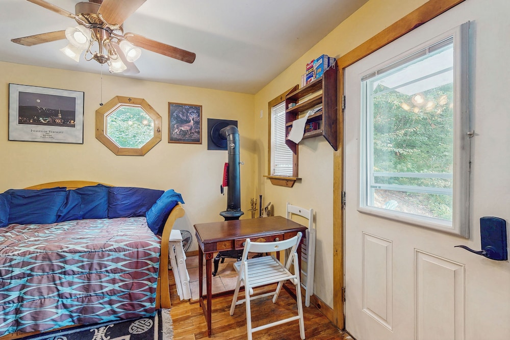 1 BR Tiny House, Window AC, Bbq, Fire Pit, W & D
