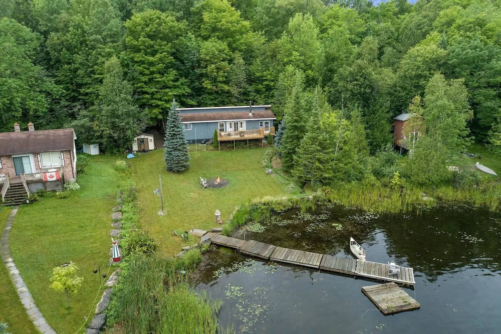 Quiet Spaciou Gorgeous Lakefront Cottage