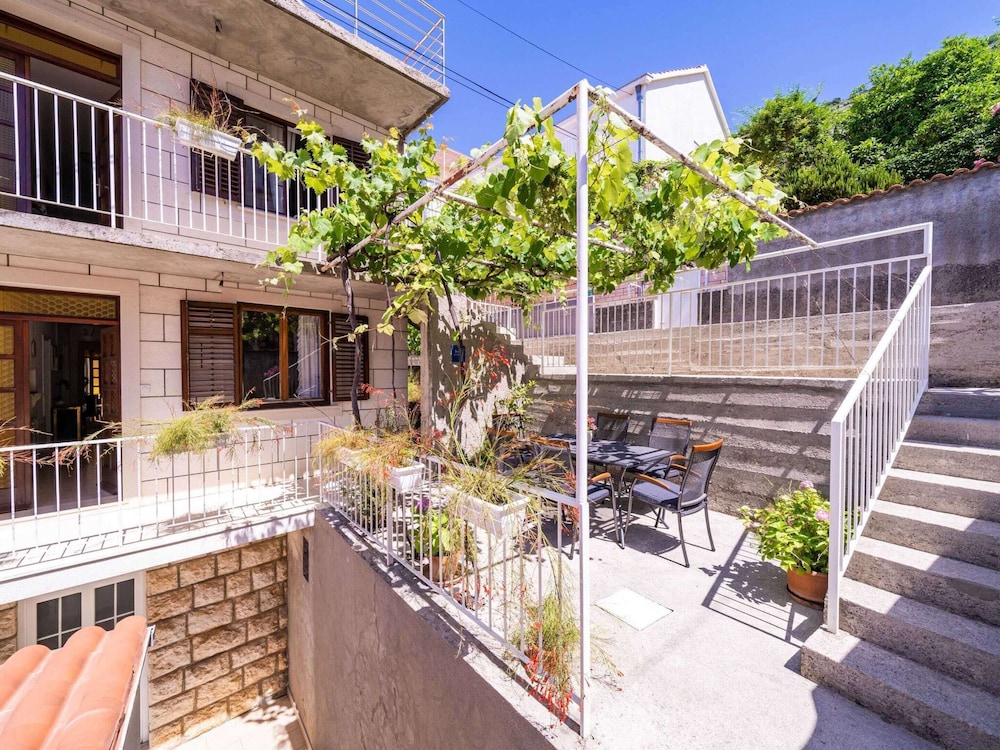 Apartments Stella - Three-bedroom Apartment With Balcony and Terrace