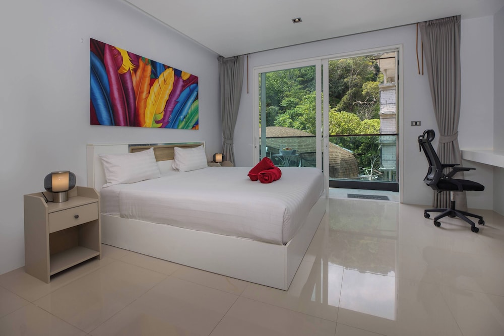 Emerald Hill Patong Apartment 421