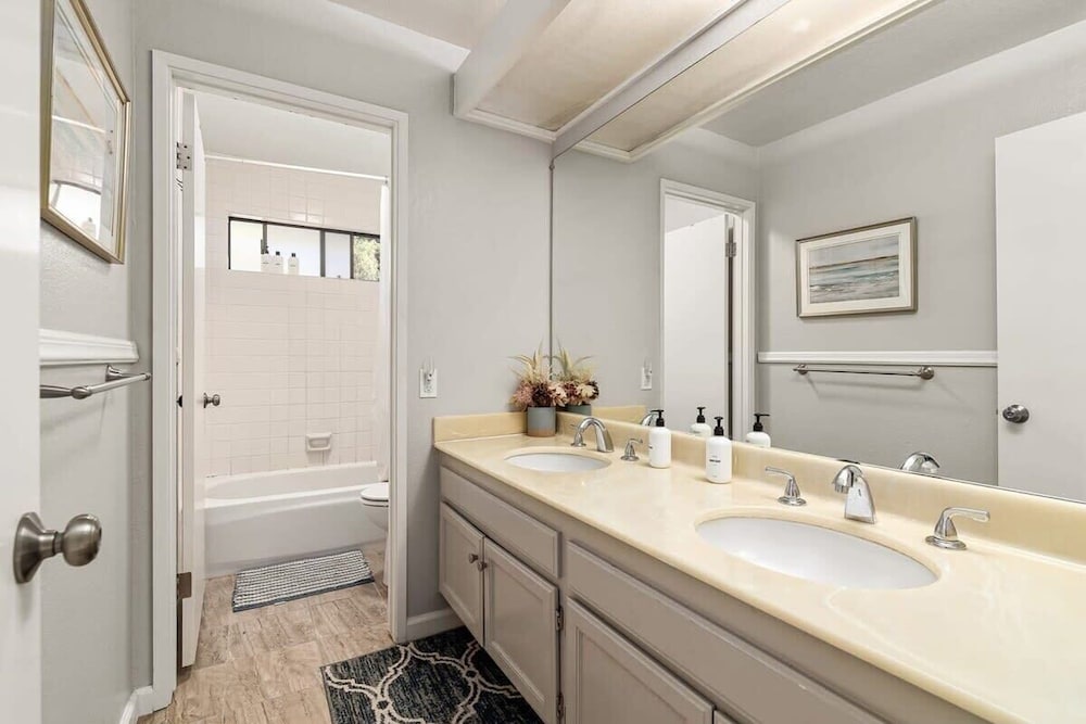 @ Marbella Lane - 4BR Siliconvalley Gempool House