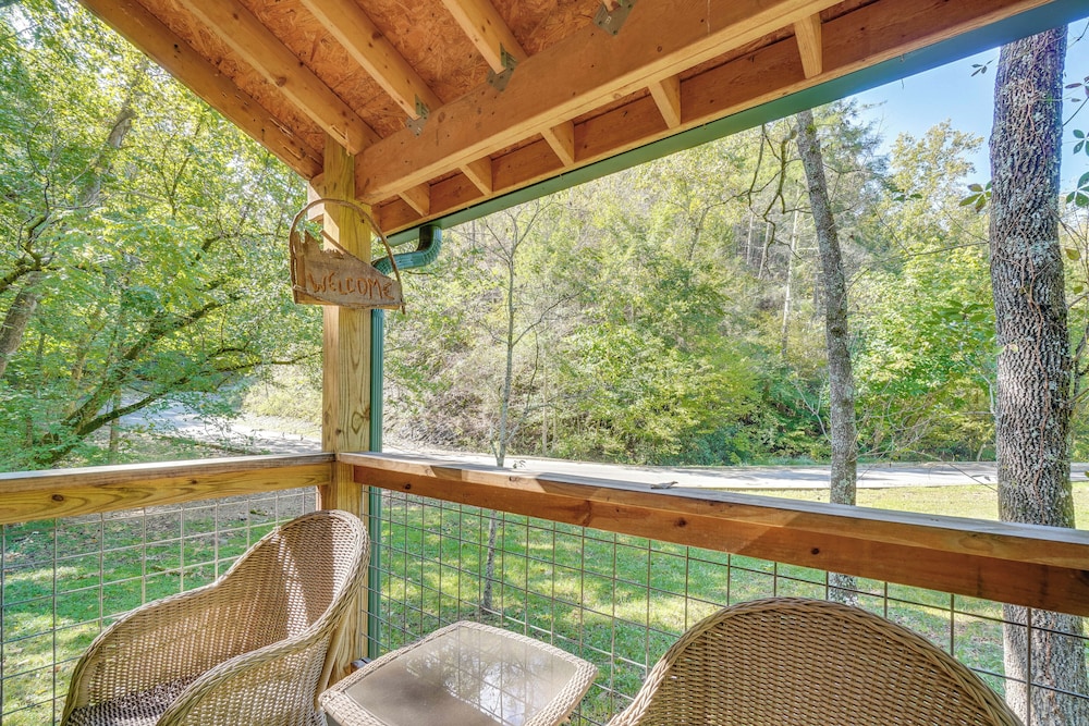 'just Fur Relaxin' Sevierville Cabin w/ Hot Tub! view 3