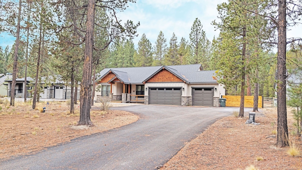 56593 Celestial Dr 4 Bedroom Home