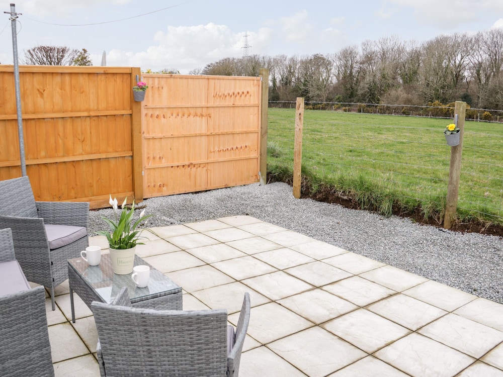 17 Ffordd Gwenllian