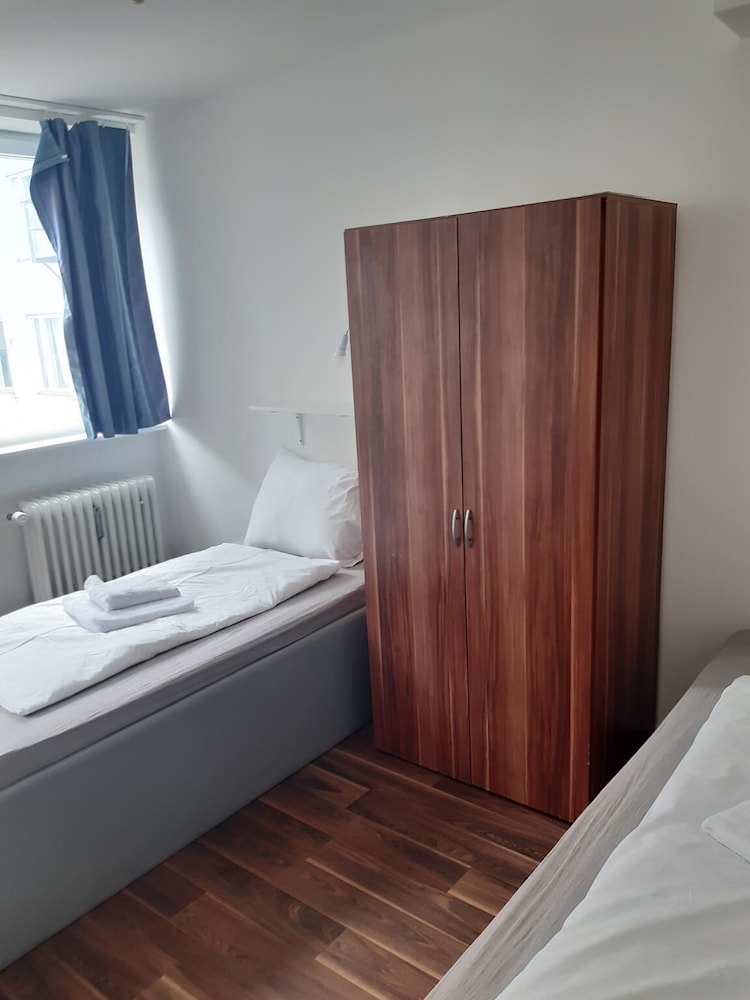 2-Rent Group Hostel Apartments SEN14