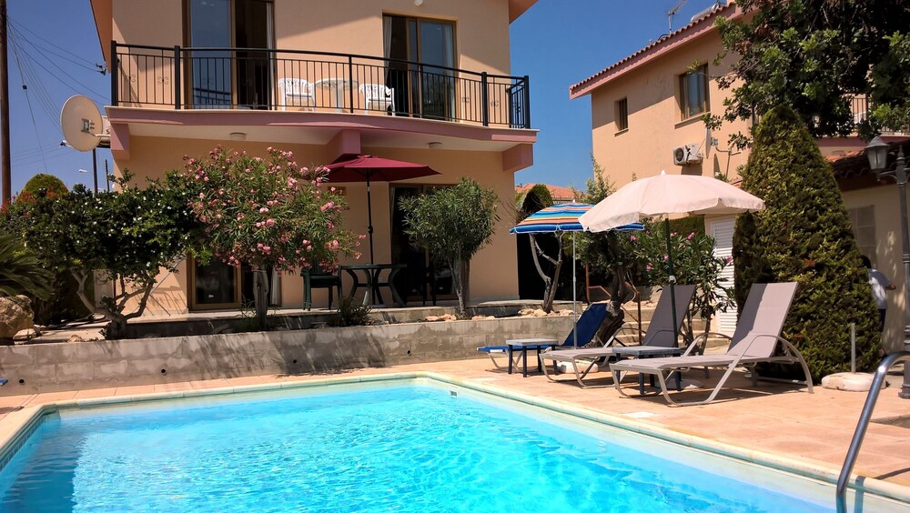 Hotel Kapsalia Holiday Villas - Image 1