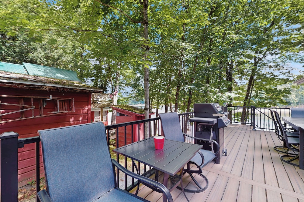 2 BR Lakefront House w/ Hot Tub in ADK Park