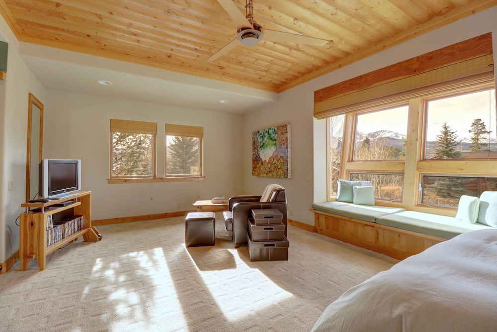 11 Stormwatch Circle 4br 3.5ba 4 Bedroom Home