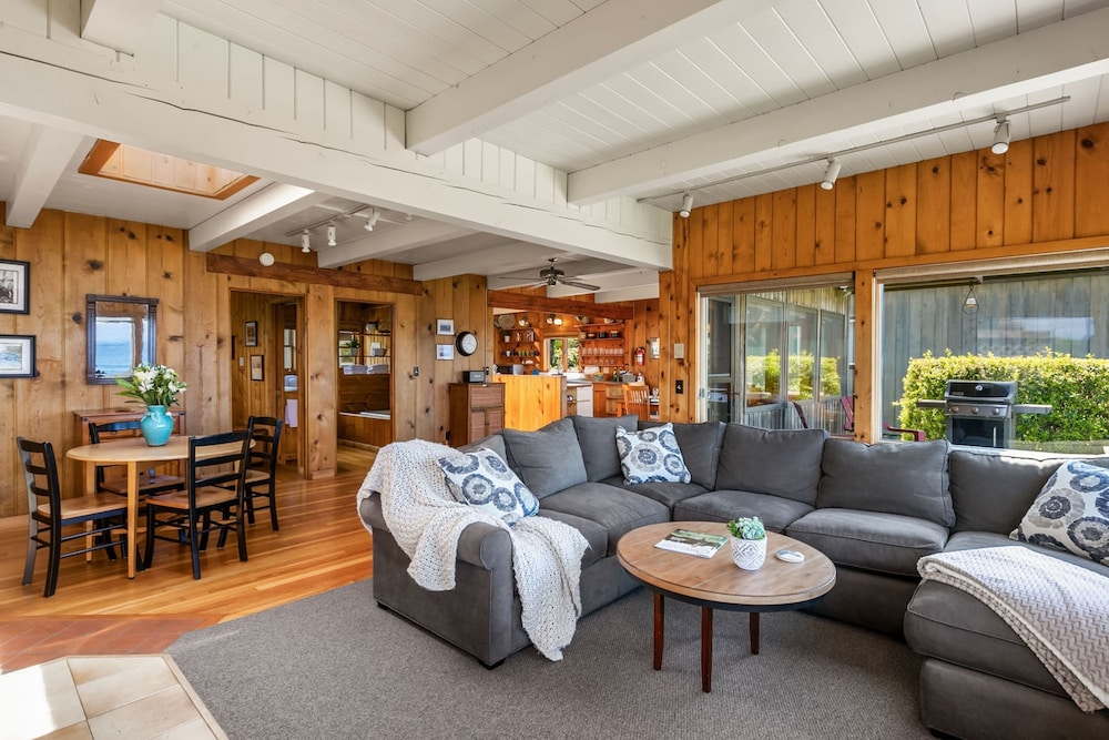 The Pilot House by Avantstay Stunning Home Right On Arch Cape Beach