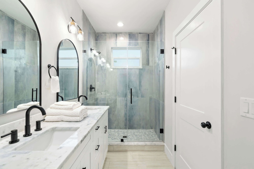 New Build in Old West 3 Bed, 2 Bath Family Rental