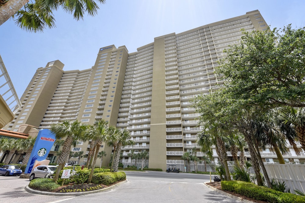 Hotel Emerald Beach by Book That Condo - Image 1