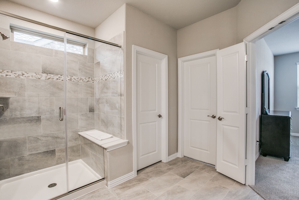Beautiful furnished 3 bedroom Allen Home - Property Image 6