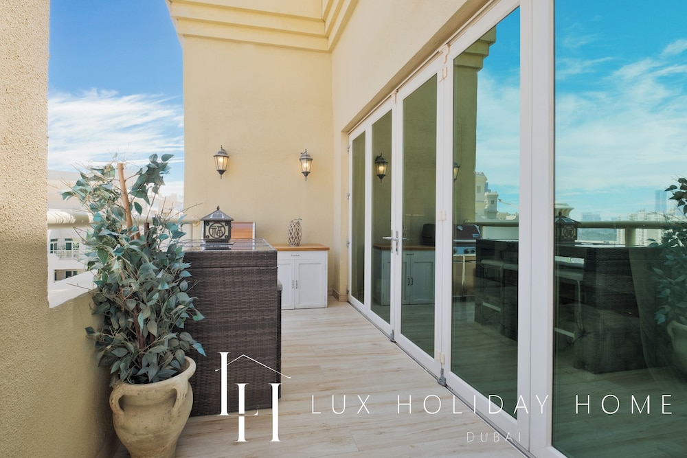 LUX The Shoreline Sea View Suite