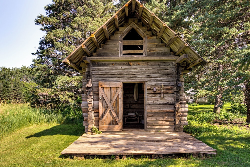 Pioneer-era Retreat in Sanborn w/ Museum Access