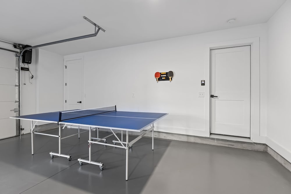 4 Rooftop Decks 4 Hot Tubs Game Rooms Sauna
