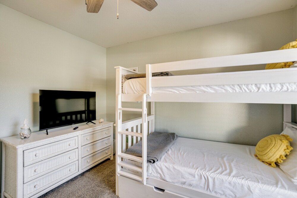 Family Haven w/ Pool! 8 Mi to Warm Mineral Springs