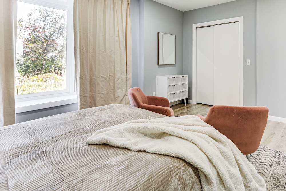 2 Mi to Uscg Academy! Convenient New London Home
