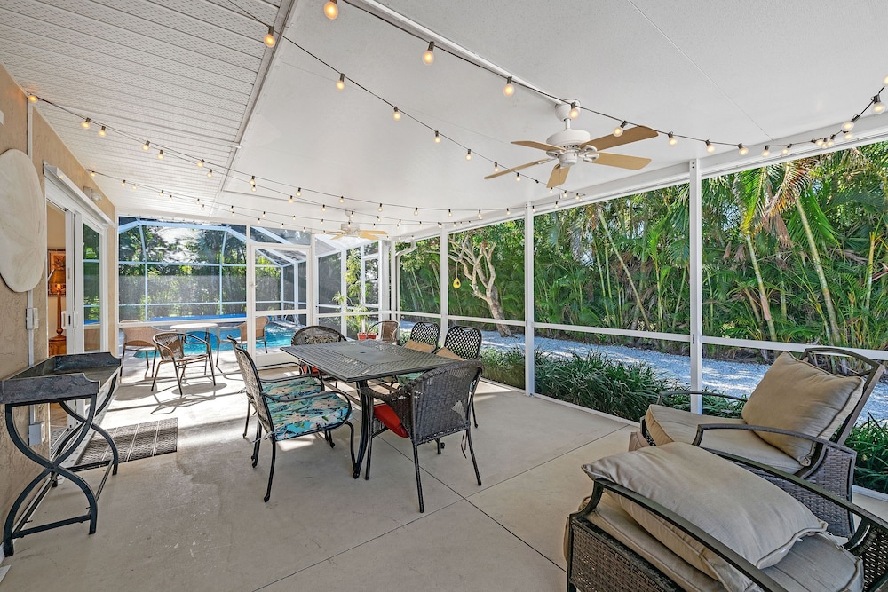 Comfy Home W/ Heated Pool Near Siesta Key Beach 2 Bedroom Home