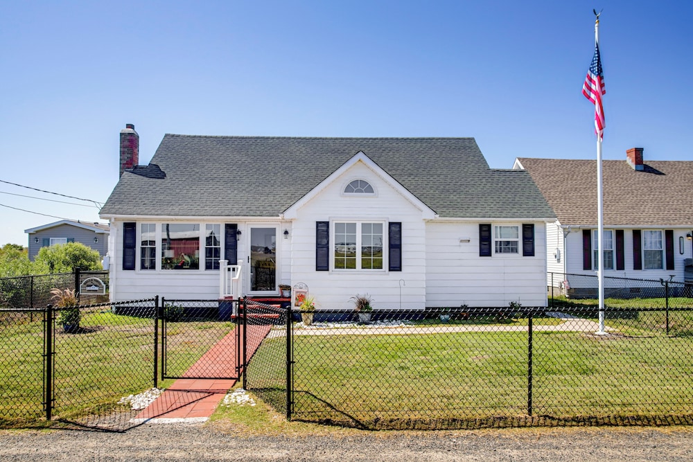Unique Tangier Cottage w/ Chesapeake Bay Views!