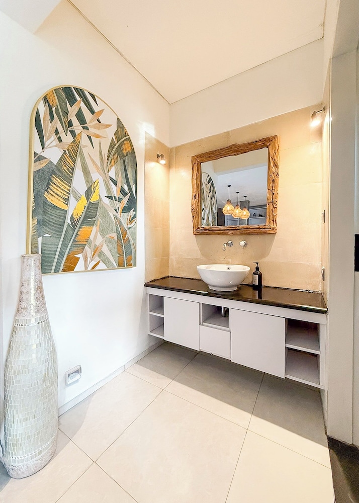 Villa St Calyx by DVH Luxe Retreats 3BR
