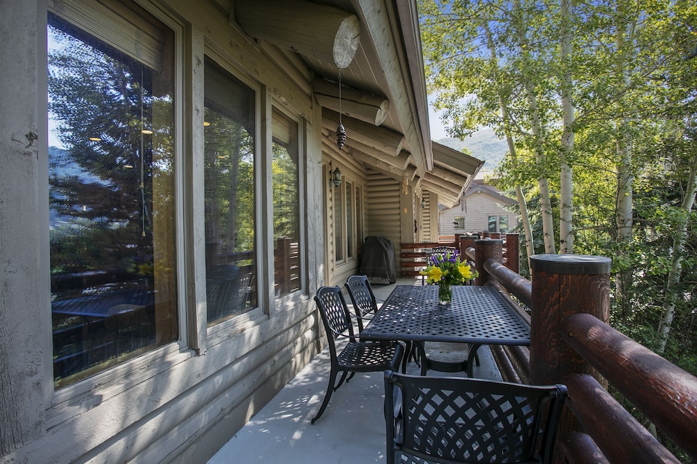 Chaparral at Deer Valley Resort - Three Bedroom Condo with Hot Tub #102 3 Condo