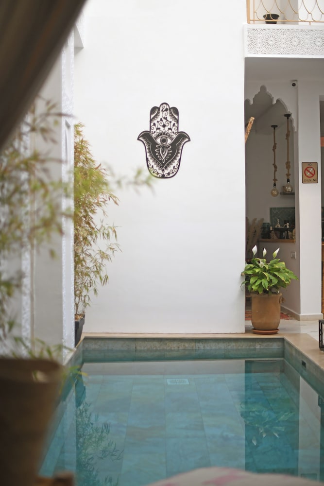 Riad Larbi Khalis