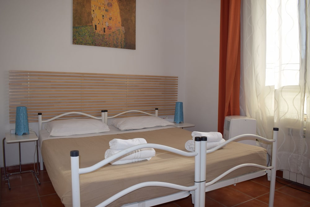 Rose Santamaria Residence - Hostel