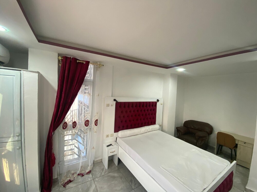 Elvira's HOME