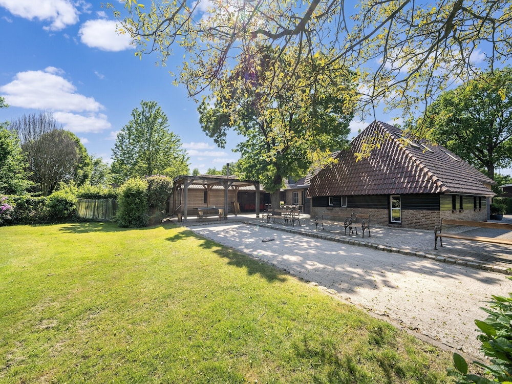 Brabant Mansion for Groups view 3