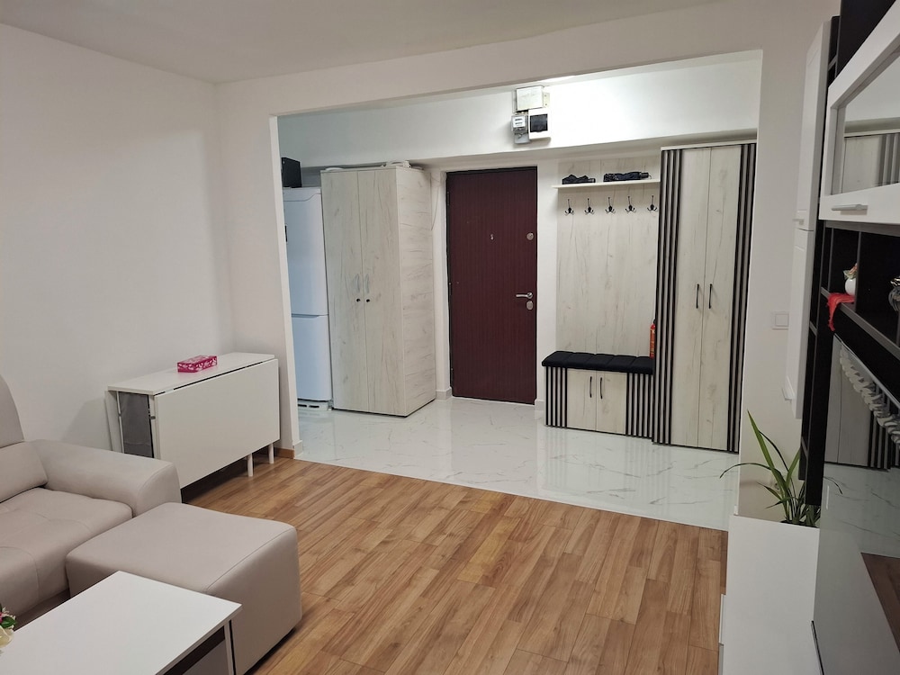Apartment, 3 Rooms,nearby Piata Victoriei and Gara de Nord, Main Railwaystation