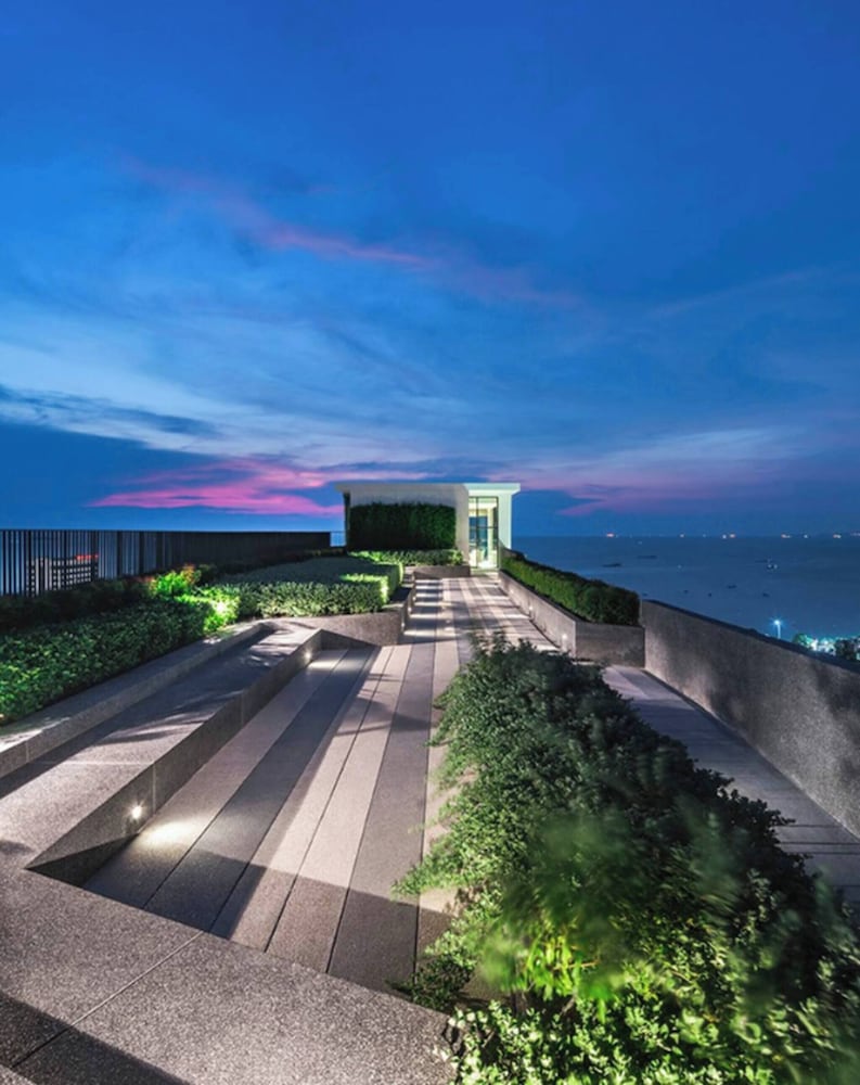 2 Bed Room Beautiful Location - Central Pattaya