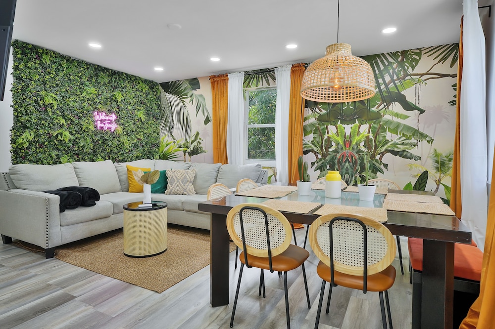 Jungle Fever Oasis Retreat BBQ Patio