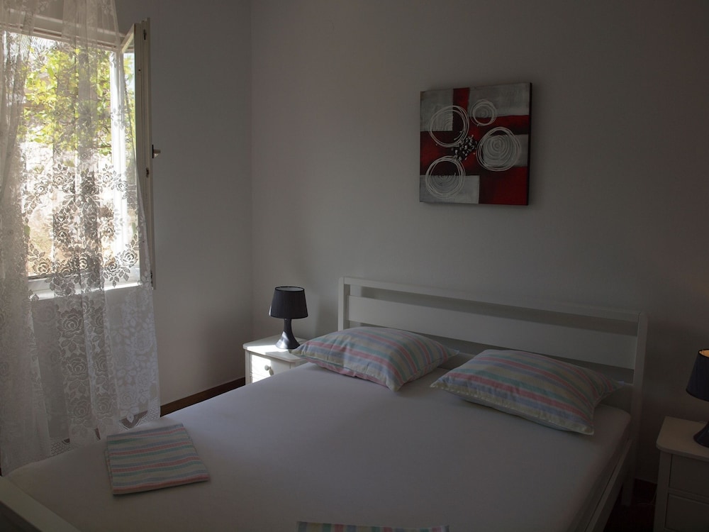Mare - Peaceful - A1 view 4