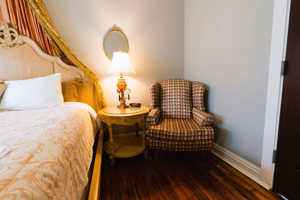 Oak Tree Hotel