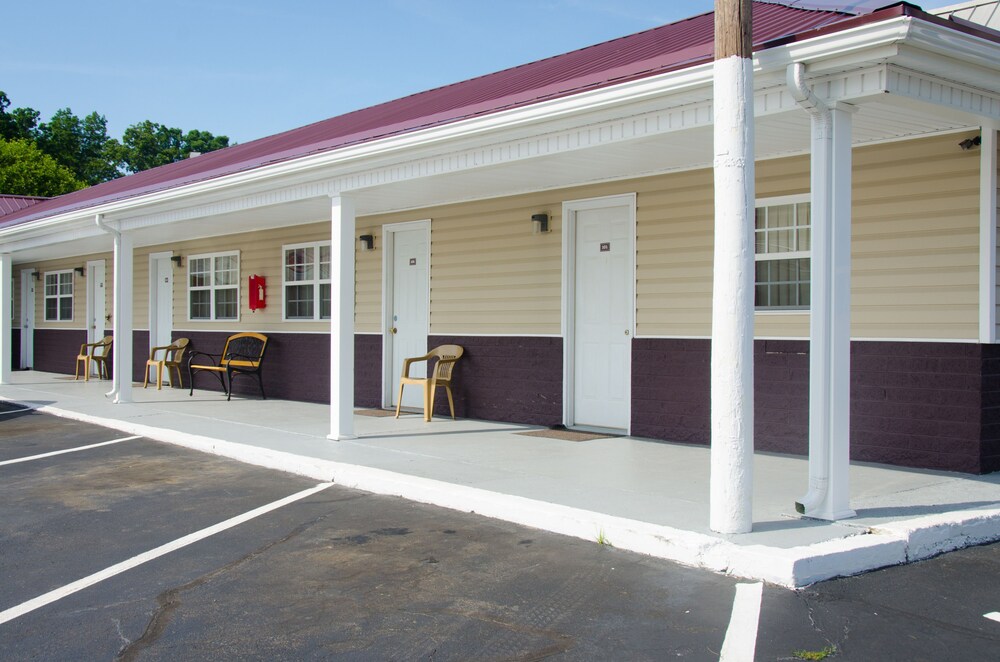 Turnpike Motel