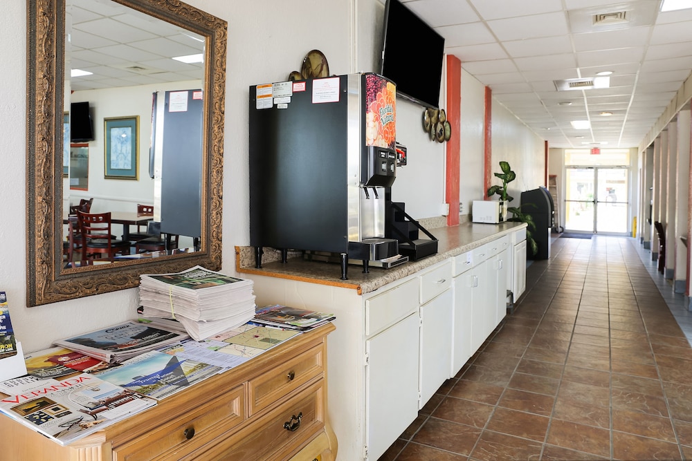 Opelika Vacations - Springwood Hotel - Property Image 4