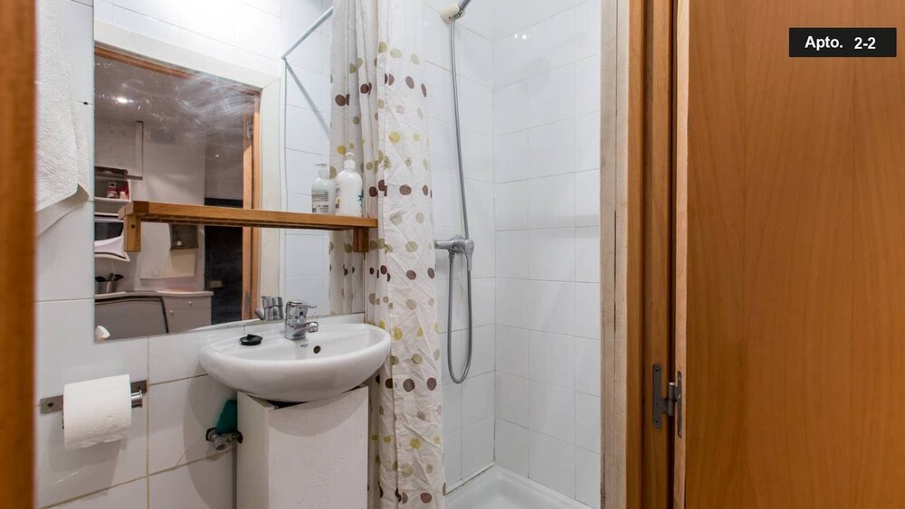 Two Bedroom Apartment in the Heart of the Born 22 photo 3