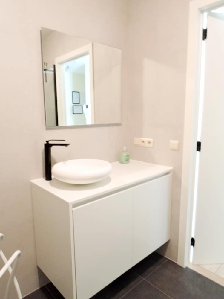 Apartment Near Epernayplein, Family-friendly Stay