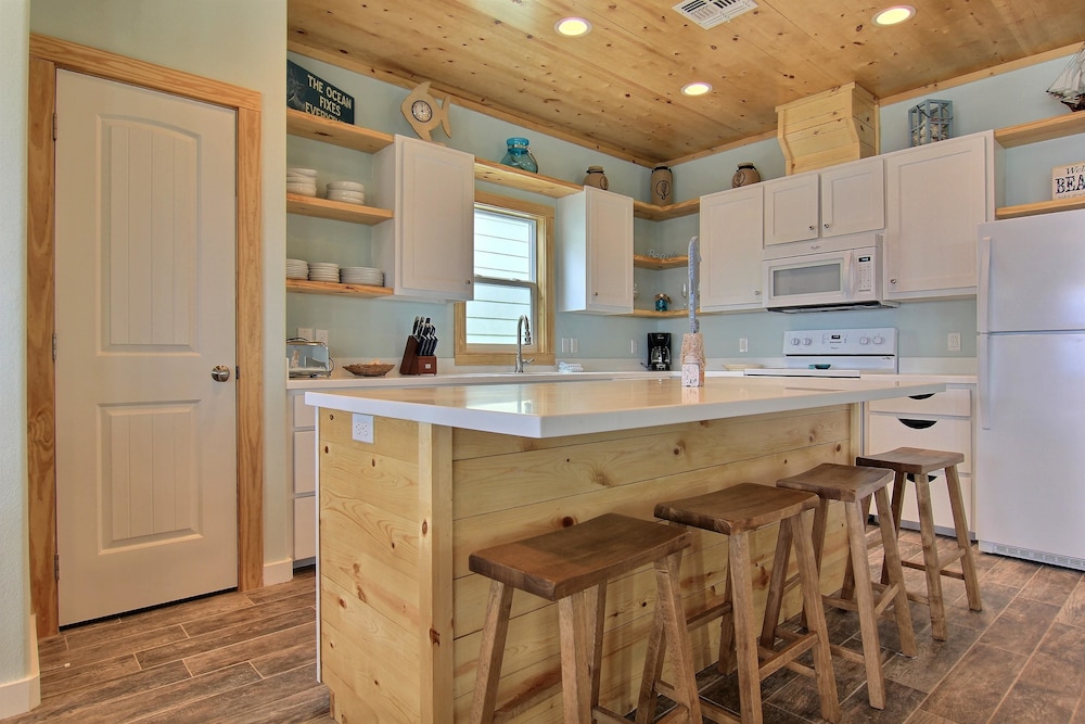 Seahorse Shanty OV32