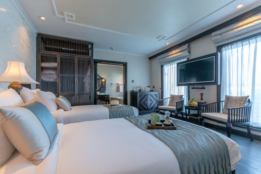Heritage Line Violet cruise – Ha Long Bay & Lan Ha Bay