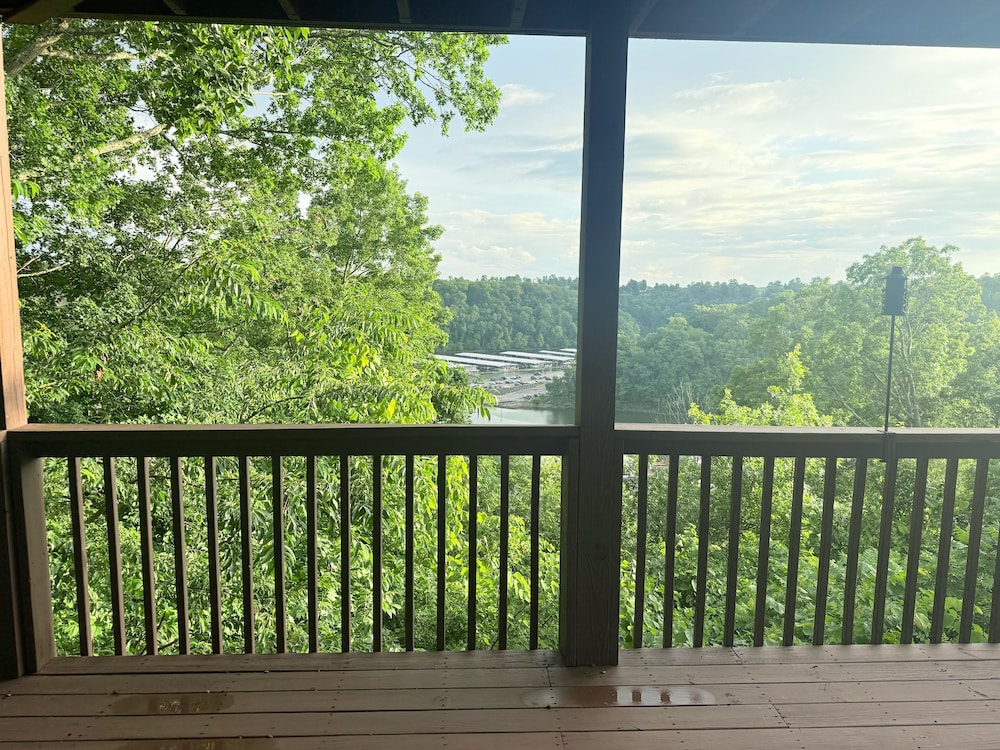 Lake It Easy 3 Level Home