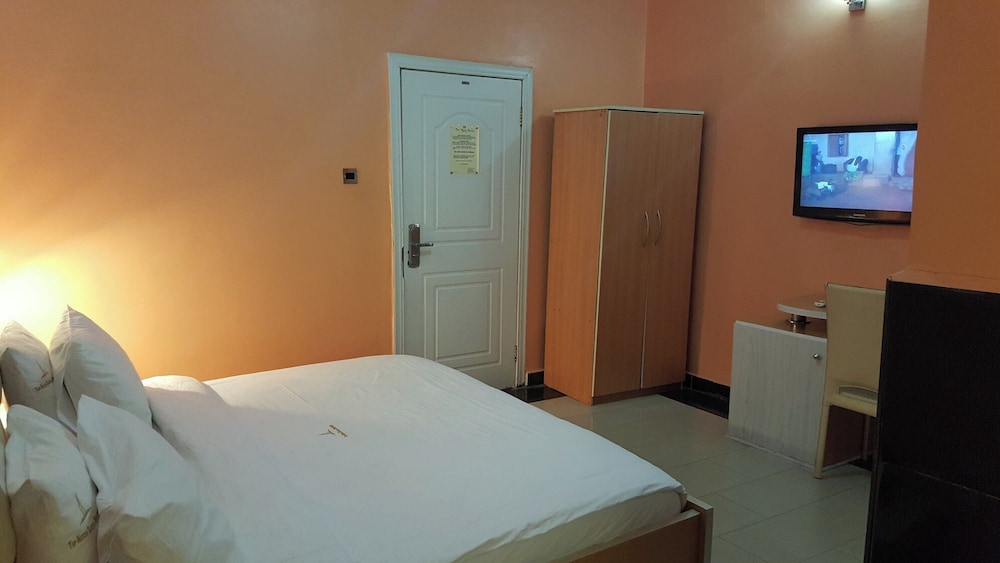 Top-Notch Suites and Apartment