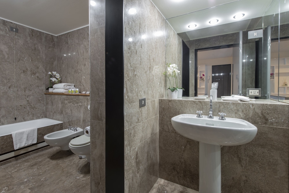 Milan Royal Suites & Luxury Apartments