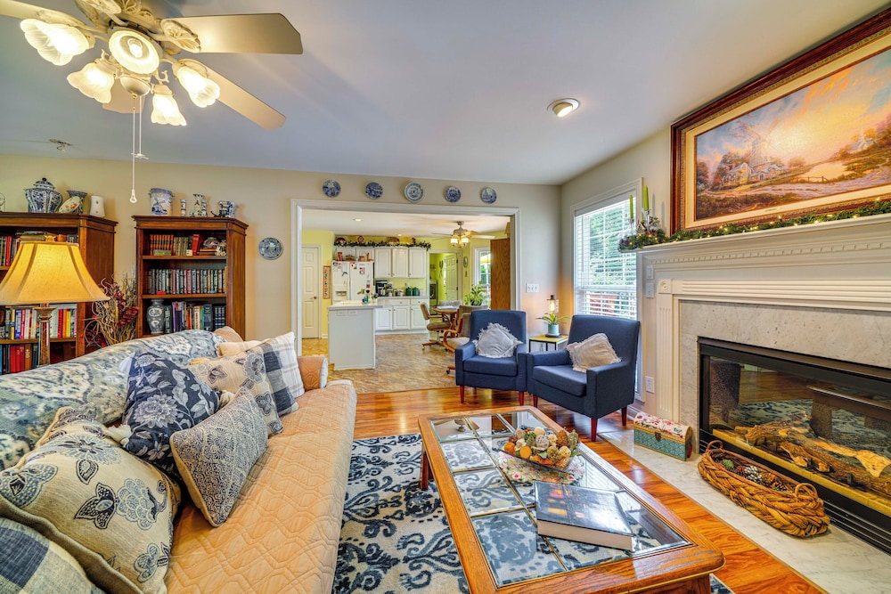 15 Mi to Louisville: Family Home w/ Private Yard!
