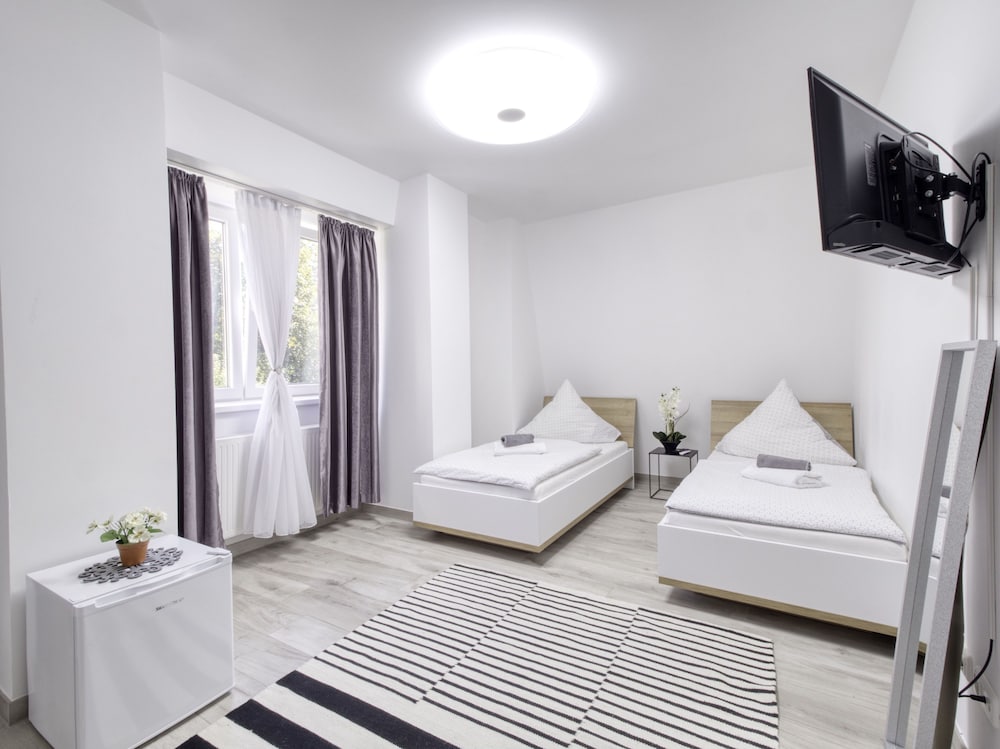 Amanda Hostel