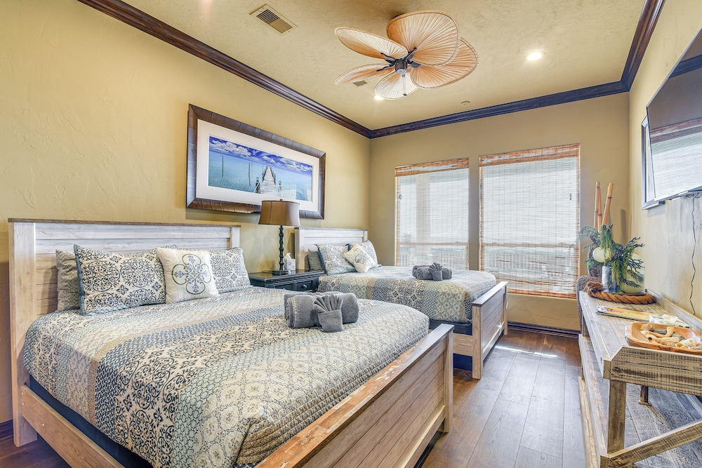 Beachfront Group Getaway on Bolivar Peninsula