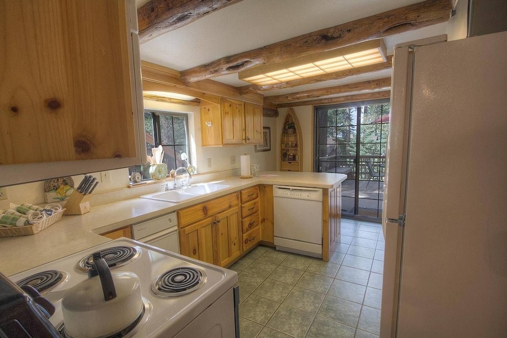 Zephyr Cabin 3 Bedroom Home by RedAwning - Property Image 21