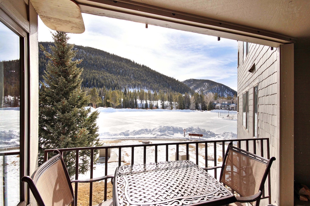 1710 The Willows 1 Bedroom Condo by RedAwning